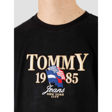T-shirt noir avec logo sur la poitrine de Tommy Jeans