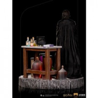 Figura Severus Snape en Sala de Pocimas Harry Potter  IRON STUDIOS