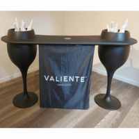 Barra de Bar con Banner Color Negro Valiente®  VALIENTE