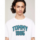 Camisetas Hombre Camiseta TOMMY JEANS Varsity con Logo