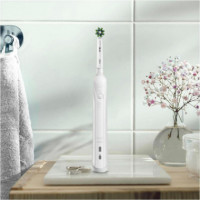 BRAUN Oral B Cepillo Pro 1 750 con Funda de Viaje (D16.513.UX)