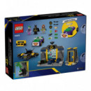 LEGO 76272 Batcueva con Batman, Batgirl y The Joker