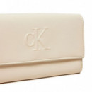 Cartera Sculpted Long Fold Strap Deboss  CALVIN KLEIN