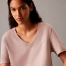 Camiseta con Insignia Monograma y Cuello de Pico  CALVIN KLEIN