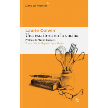 UNA ESCRITORA EN LA COCINA