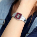 CASIO LA670WA-4D – Reloj Digital Retro con Carátula Vino y Correa Metálica