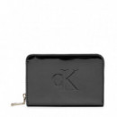 Cartera Sculpted Mediana Zip Around  CALVIN KLEIN JEANS