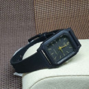 CASIO LQ-142-1E Reloj Analógico para Mujer – Clásico, Minimalista, Caja Negra, Pulsera de Resina, Wr