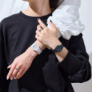 CASIO LQ-24B-1B – Reloj Análogo Negro Minimalista Wr con Detalles en Azul