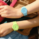 CASIO LQ-24B-2B – Reloj Análogo Azul Cielo Wr con Segundero Naranja y Toques de Color
