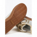 Deportiva en Rejilla y Detalles Metalizados de LOLA CASADEMUNT