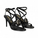 SANDALIA TIRAS Y APLIQUE NEGRO