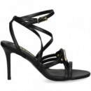 SANDALIA TIRAS Y APLIQUE NEGRO