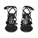 SANDALIA TIRAS Y APLIQUE NEGRO