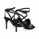 SANDALIA TIRAS Y APLIQUE NEGRO