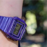 CASIO W-215H-6A Reloj Digital Unisex - Estilo Retro Púrpura - Cronómetro, Luz y Wr 50M