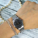 CASIO LTP-V001D-1B Reloj Analógico de Mujer - Esfera Negra con Números Blancos - Correa de Acero Inoxidable