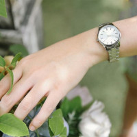 CASIO LTP-V005D-7A Reloj Analógico de Mujer - Esfera Plateada y Correa de Acero Inoxidable - Clásico y Resistente Al Agua