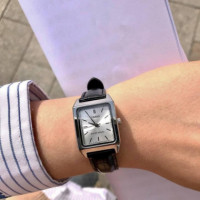 CASIO LTP-V007L-7E1 Reloj Analógico de Mujer - Caja Rectangular Plateada - Correa de Cuero Negro