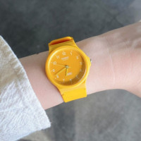 Casio MQ-24B-9B Reloj Analógico Unisex - Diseño Monocromático Naranja - Estilo Vibrante y Resistente al Agua