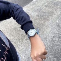 Casio MQ-24S-2B Reloj Analógico Unisex - Esfera Plateada y Correa Azul Translúcida - Diseño Fresco y Resistente al Agua