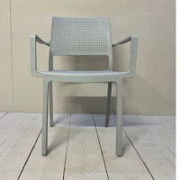 Silla Apilable Emilia- Color Gris Claro- Essentials®- Interior y Exterior  ESSENTIALS