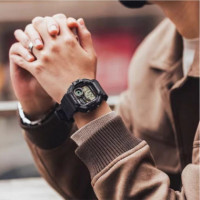 Reloj Deportivo CASIO WS-1700H-1A con Fase Lunar, Gráfico de Mareas y Resistencia Al Agua 100M