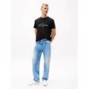 Camiseta Signature con Logo Estilo Grafiti de Tommy Jeans  TOMMY HILFIGER