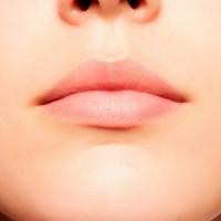 Prep + Prime Lip
hidratante, Evita que el Labial Se Difumine, Retexturiza  MAC