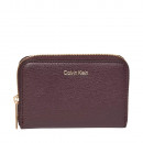 Cartera Cuadrada con Cremallera y Logo en Lámina Metálica  CALVIN KLEIN