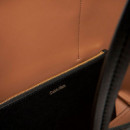 Bolso Foil Logo Small Tote  CALVIN KLEIN