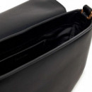 Bandolera Saddle con Monograma Grabado  CALVIN KLEIN