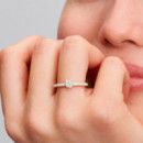 Anillo Corazón Chakra Blanco Recubrimiento en Oro de 14K 163088C01  PANDORA