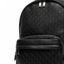 Mochila con Monograma Grabado en Todo el Artículo  CALVIN KLEIN