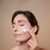 Vos Yeux
el Tratamiento Integral para el Contorno de Ojos  VALMONT