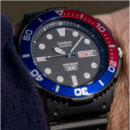 CASIO MRW-230H-1E2 Reloj Analógico Unisex – Estilo Deportivo, Bisel Bicolor, Resistente Al Agua 100M y Correa de Resina