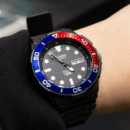 CASIO MRW-230H-1E2 Reloj Analógico Unisex – Estilo Deportivo, Bisel Bicolor, Resistente Al Agua 100M y Correa de Resina