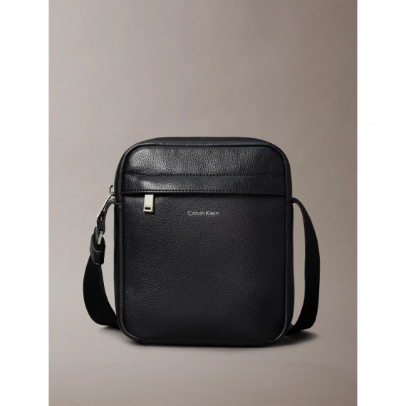 Bolso Reporter Micro Pebble de CALVIN KLEIN