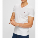 Camiseta TOMMY HILFIGER Cuello Pico Blanca