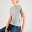 Camiseta Logotipo Triángulo  GUESS