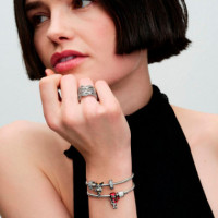 Charm Lobezno de Marvel  PANDORA