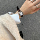 CASIO LTP-V007L-7B2 Reloj Analógico de Mujer - Estilo Vintage con Números Romanos - Caja Plateada y Correa Marrón