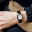 CASIO LTP-V007L-7B2 Reloj Analógico de Mujer - Estilo Vintage con Números Romanos - Caja Plateada y Correa Marrón