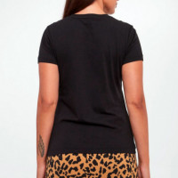 Camiseta con logotipo