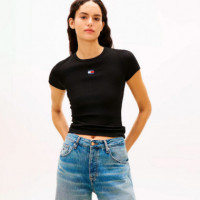 Camiseta slim acanalada con parche