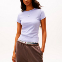 Camiseta slim acanalada con parche