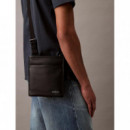 Bolso bandolera mono logo flat pack de Calvin Klein