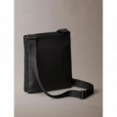 Bolso bandolera mono logo flat pack de Calvin Klein