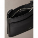 Bolso bandolera mono logo flat pack de Calvin Klein