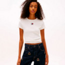 Camiseta slim acanalada con parche